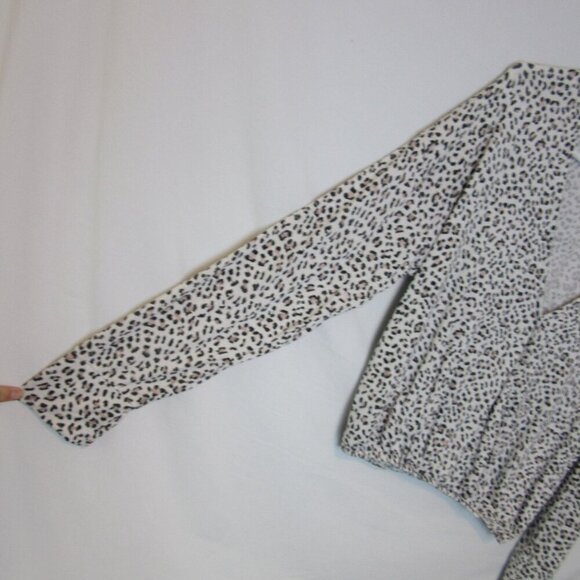 Victoria Secret Heavenly Leopard Print V-Neck Long Sleeve Blouse Womens Small - Picture 3 of 7
